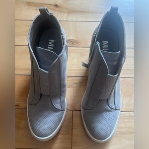 Women’s wedge sneakers